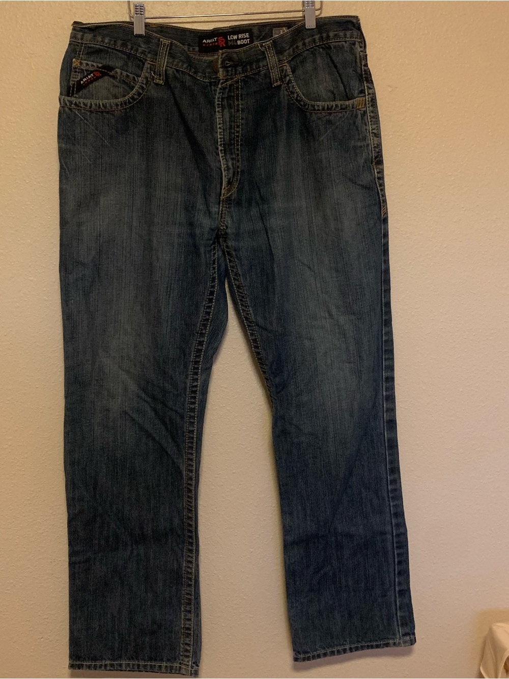 Ariat Men’s Relaxed Low-Rise Jeans in Dark Blue Wash